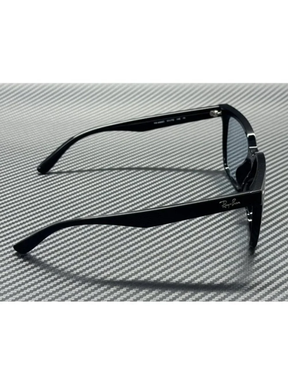 Ray-Ban new tags
